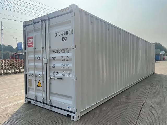 Available shippingm refrigerated and office containers